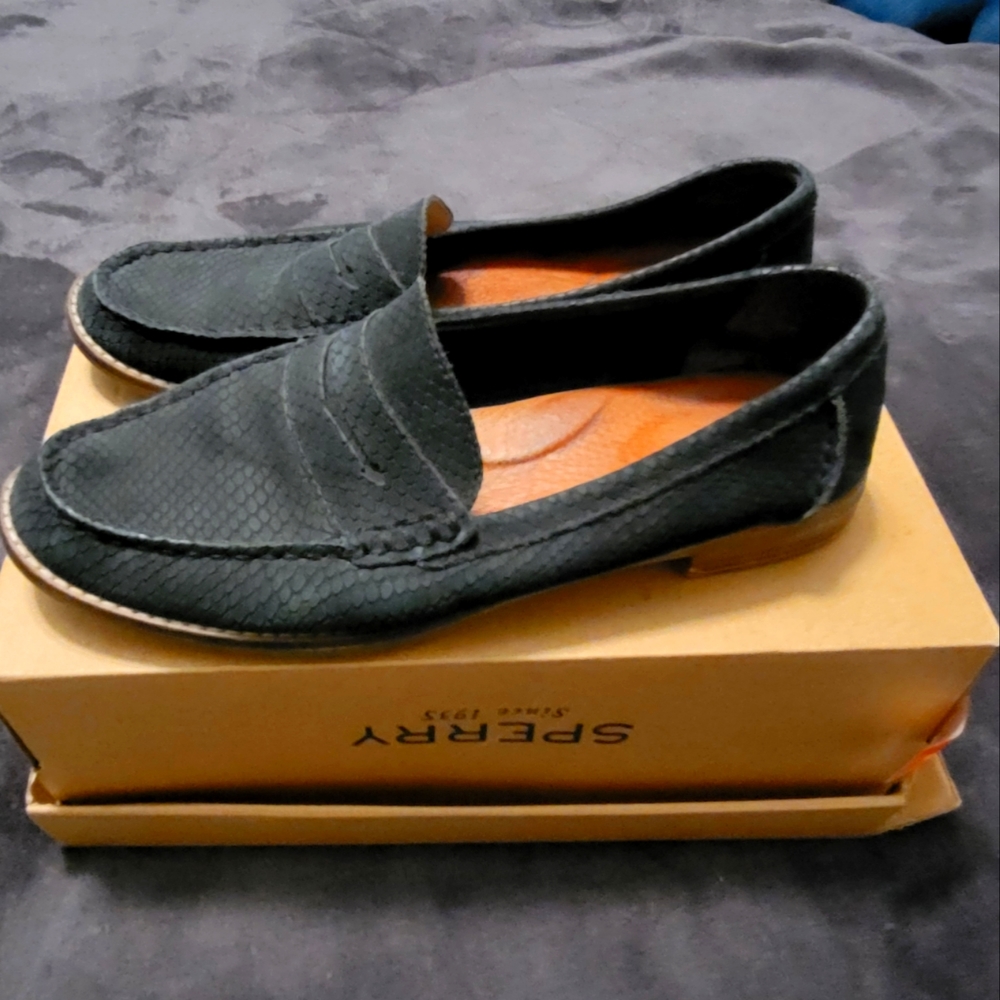 Women's Seaport Perforated Boat Shoes Size 7.5